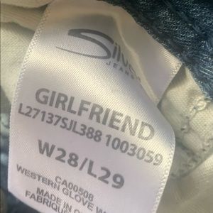 Lightly worn silver girlfriend jean soft to wear